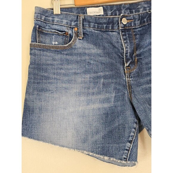 GAP SEXY BOYFRIEND SHORTS Blue Denim Jeans Womens Size 32 Raw Hem - Picture 3 of 8